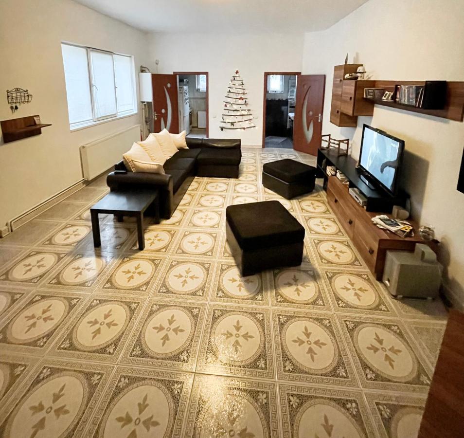 Mosaico Alfetta Hostel Timisoara Ngoại thất bức ảnh