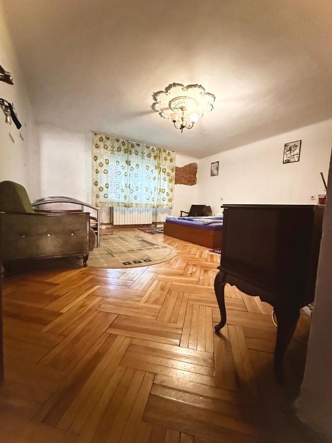 Mosaico Alfetta Hostel Timisoara Ngoại thất bức ảnh