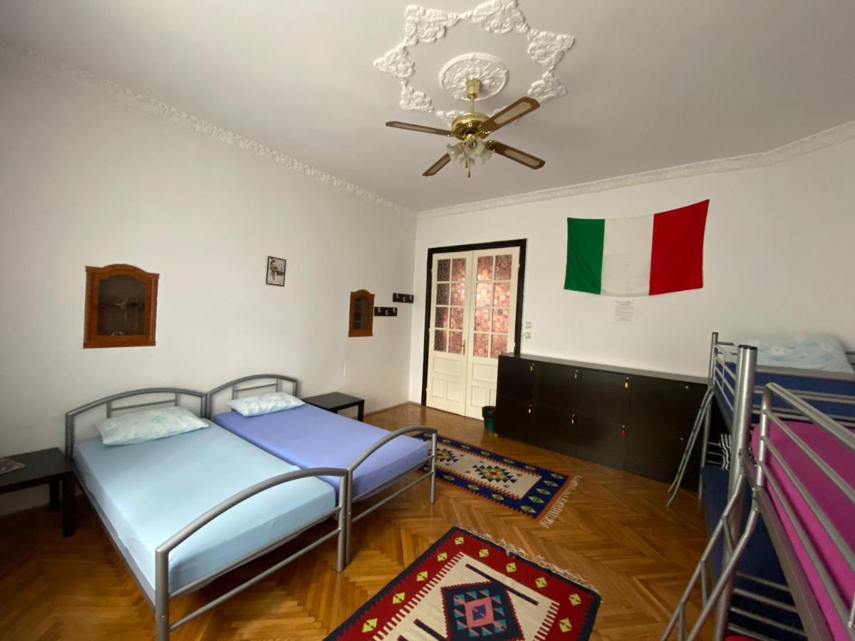 Mosaico Alfetta Hostel Timisoara Ngoại thất bức ảnh